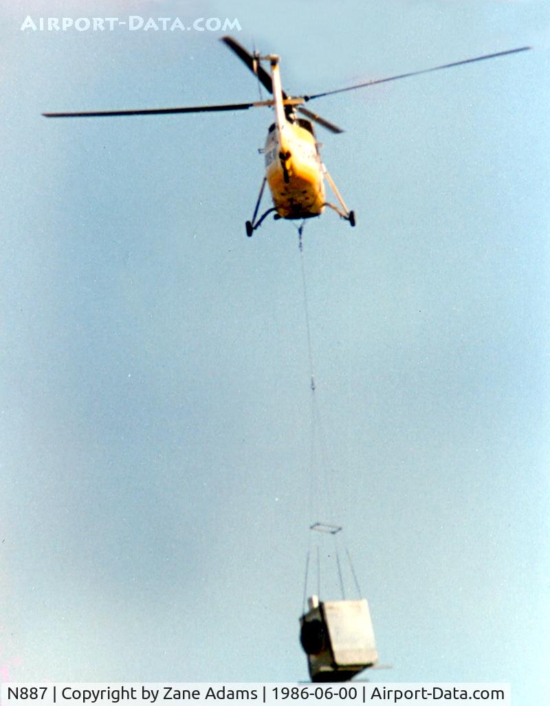 N887, 1957 Sikorsky S-58B C/N 58482, St Louis Helicopter Airways Sikorsky S-58 - Lifting roof top equipment at the General Motors plant in Arlington, TX
