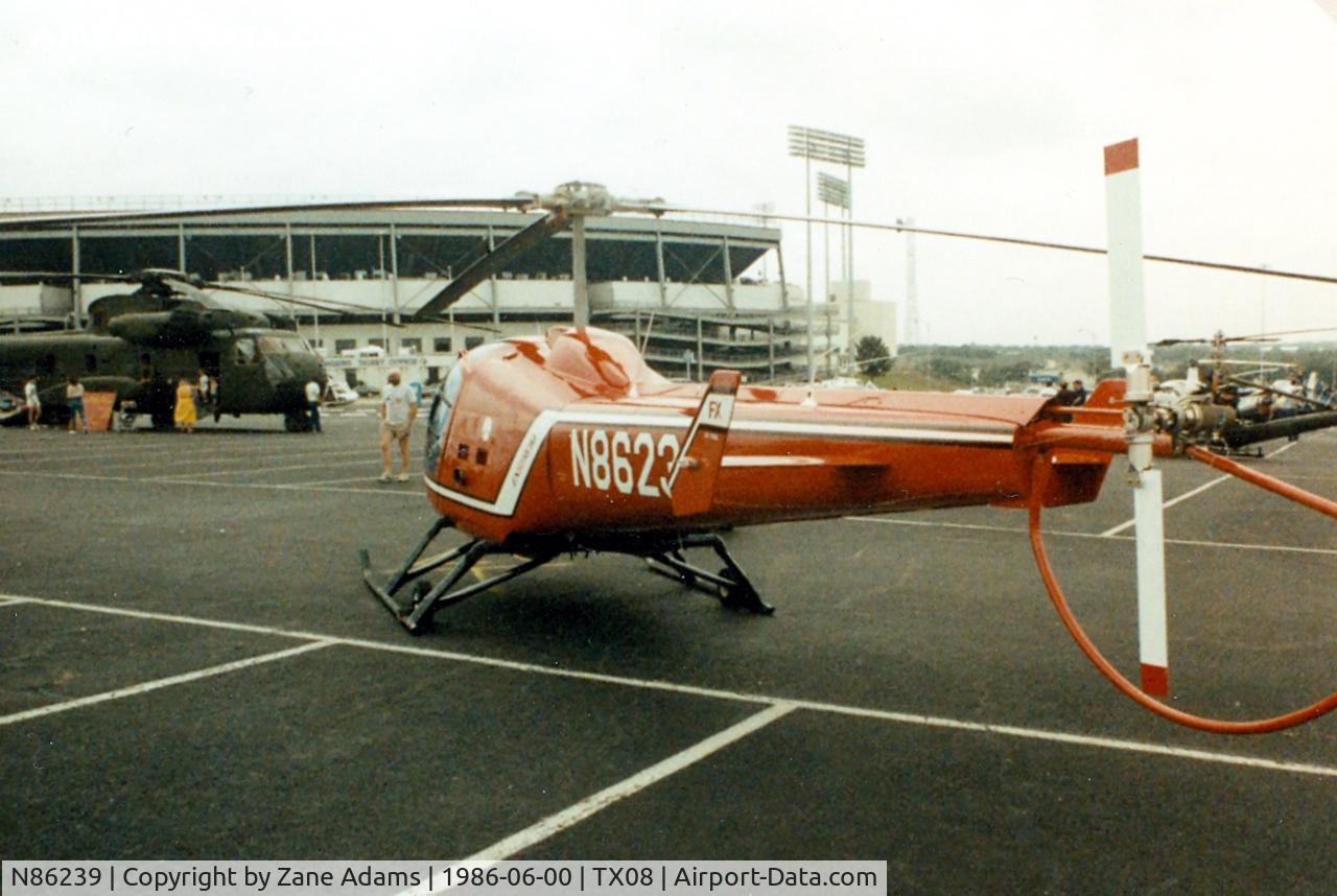 N86239, Enstrom 280FX Shark C/N 2008, Enstrom 280X at a Helicopter show in the former Texas Rangers baseball stadium parking lot.