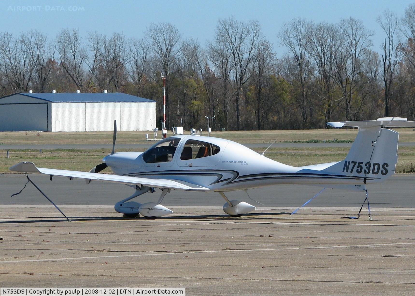 N753DS, 2007 Diamond DA-40 Diamond Star C/N 40.861, Parked at Downtown Shreveport.