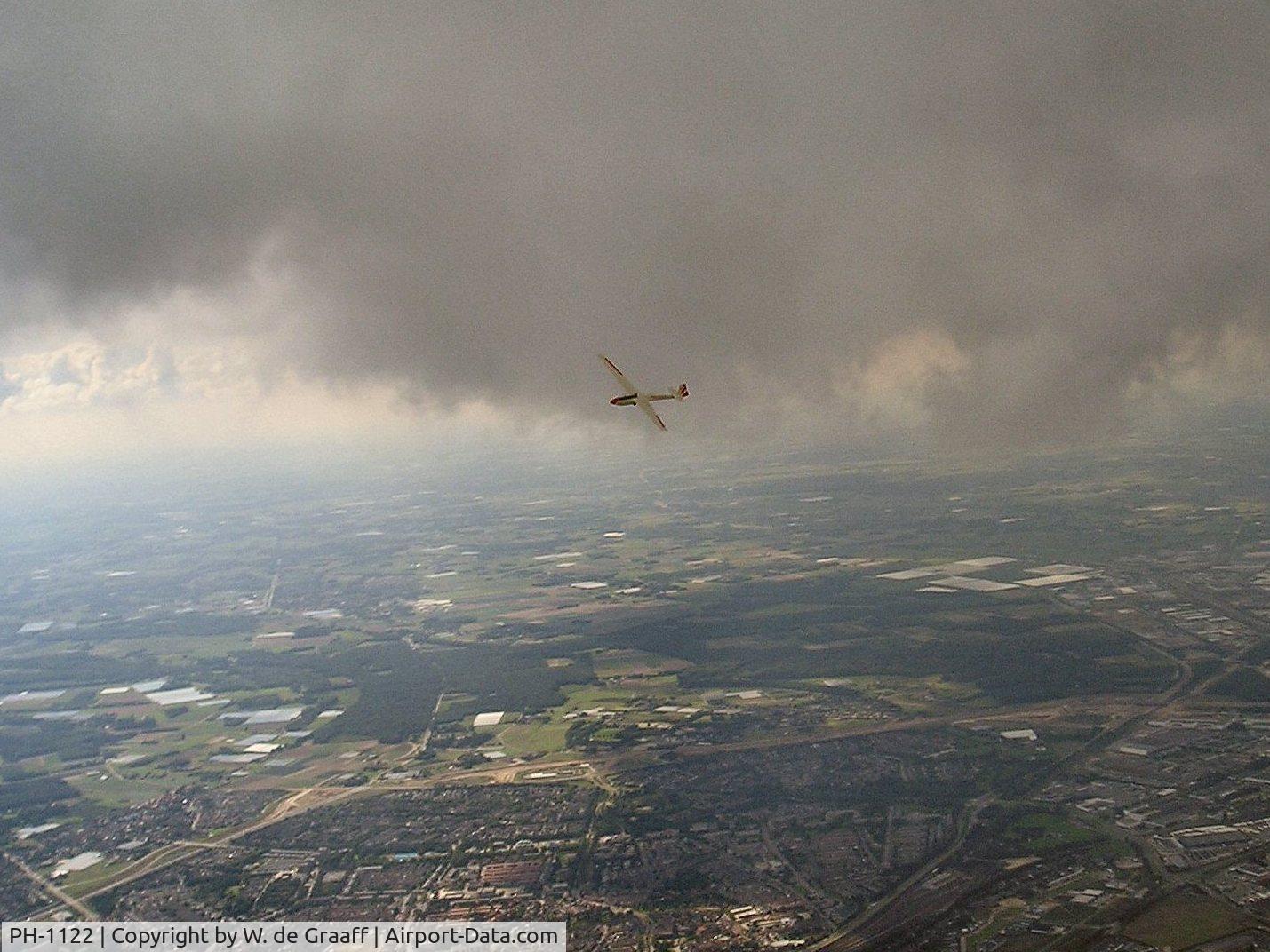 PH-1122, Schleicher ASK-13 C/N 13445, PH-1122 above venlo at about 1400meters/4000ft.