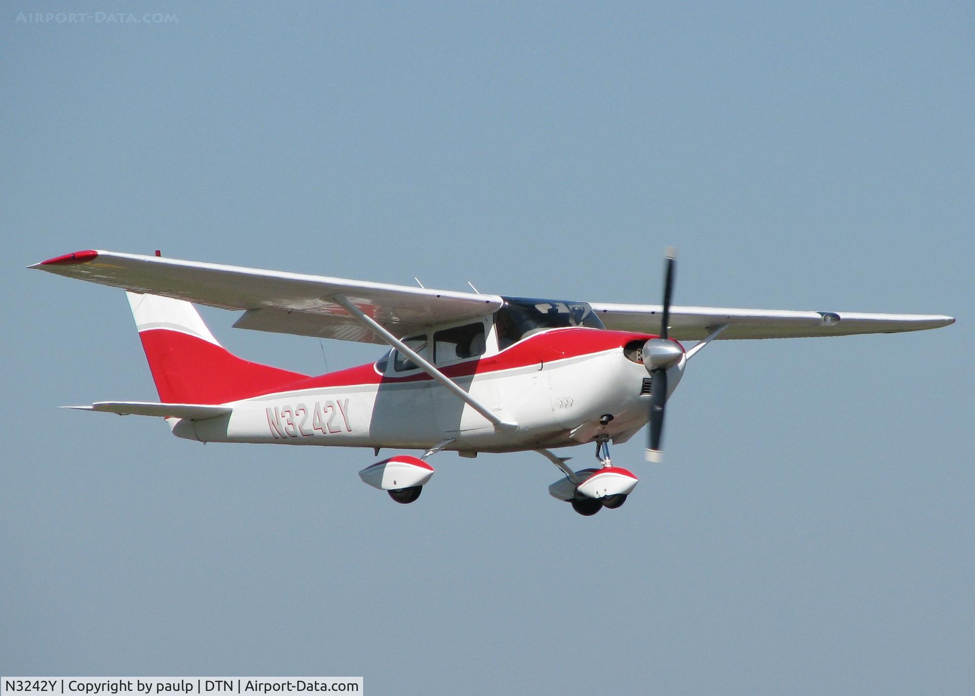 N3242Y, 1962 Cessna 182E Skylane C/N 18254242, Landing at Downtown Shreveport.