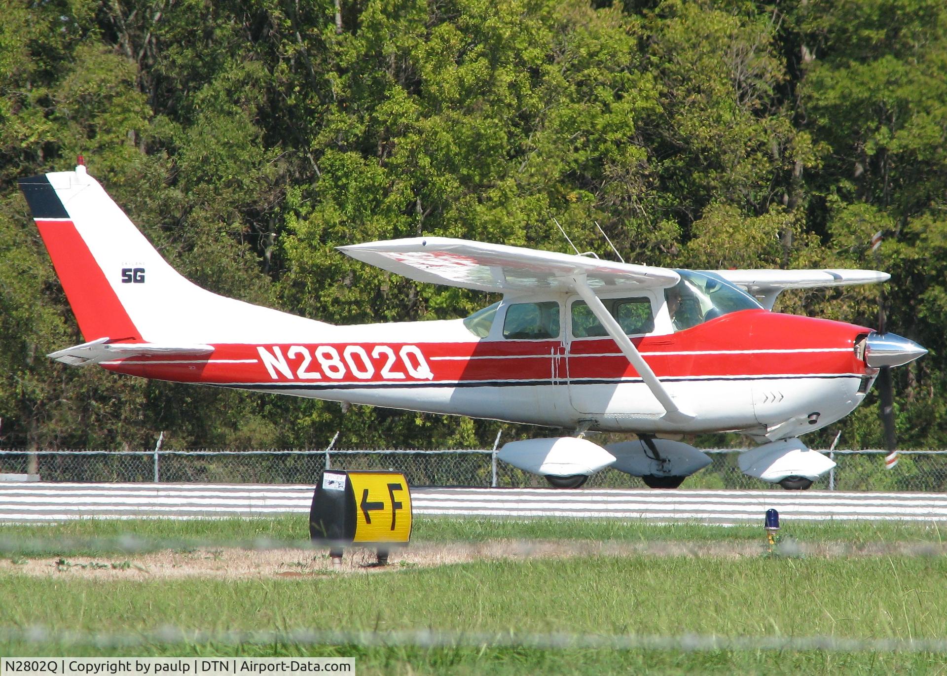N2802Q, 1962 Cessna 182E Skylane C/N 18254034, Taking off from Downtown Shreveport.