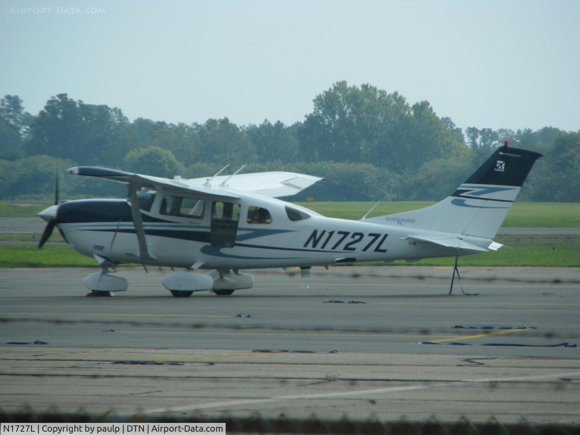 N1727L, 2007 Cessna T206H Turbo Stationair C/N T20608791, Parked at Downtown Shreveport.