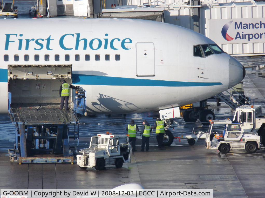 G-OOBM, 1995 Boeing 767-324 C/N 27568, Loading for the next flight