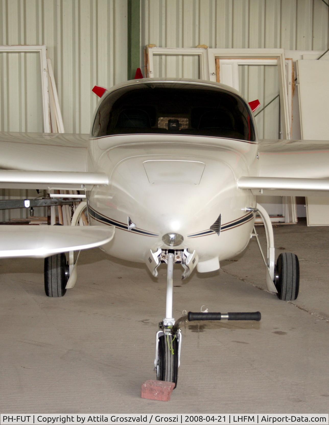 PH-FUT, 2001 Velocity Velocity 173 Elite FG C/N F02RG-001, Fertöszentmiklos / Meidl Airport / LHFM - Hungary