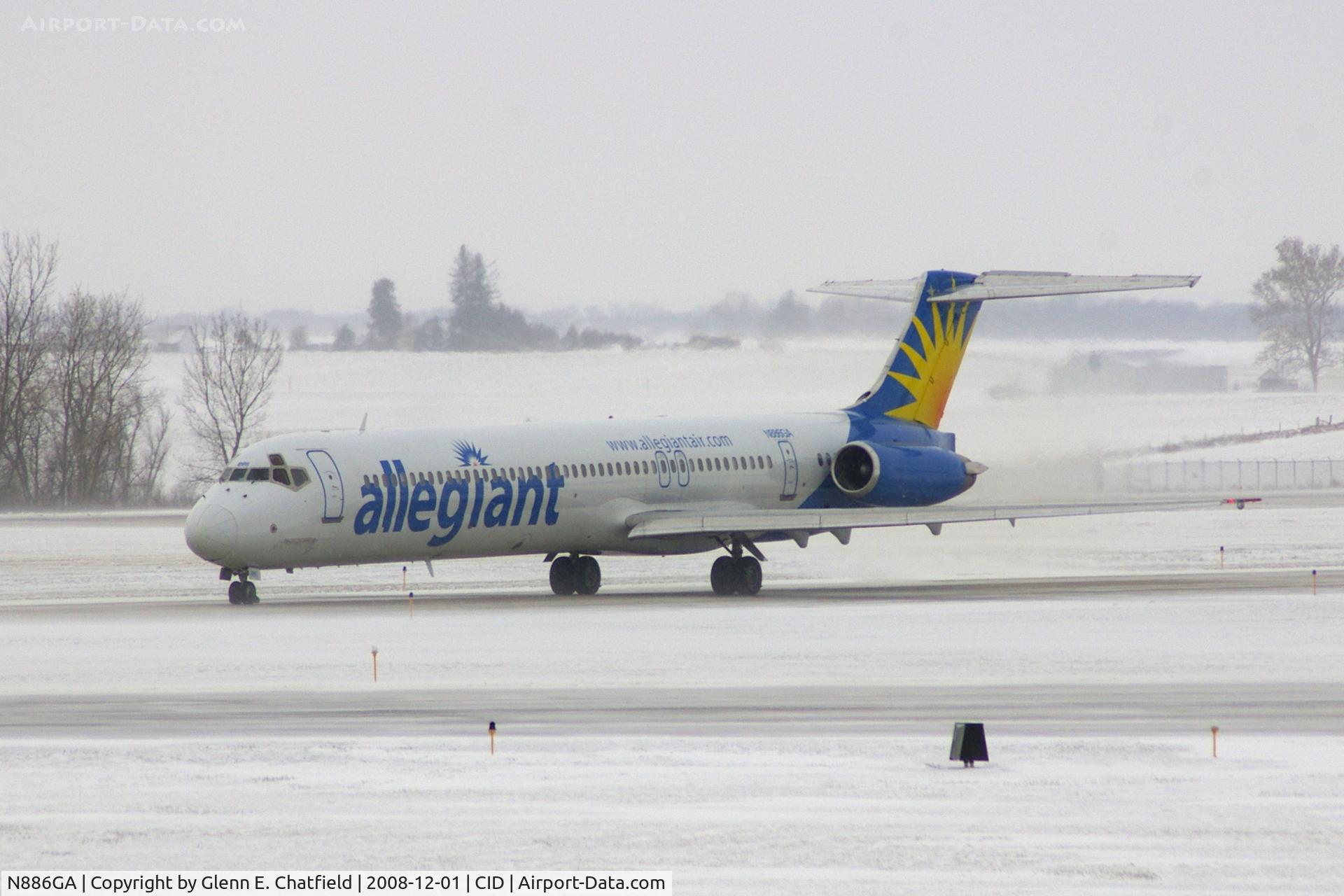 N886GA, 1990 McDonnell Douglas MD-82 (DC-9-82) C/N 49931, Landing runway 9