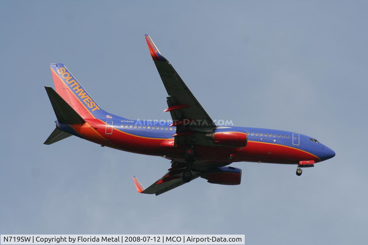 N719SW, 1998 Boeing 737-7H4 C/N 27853, Southwest 737-700
