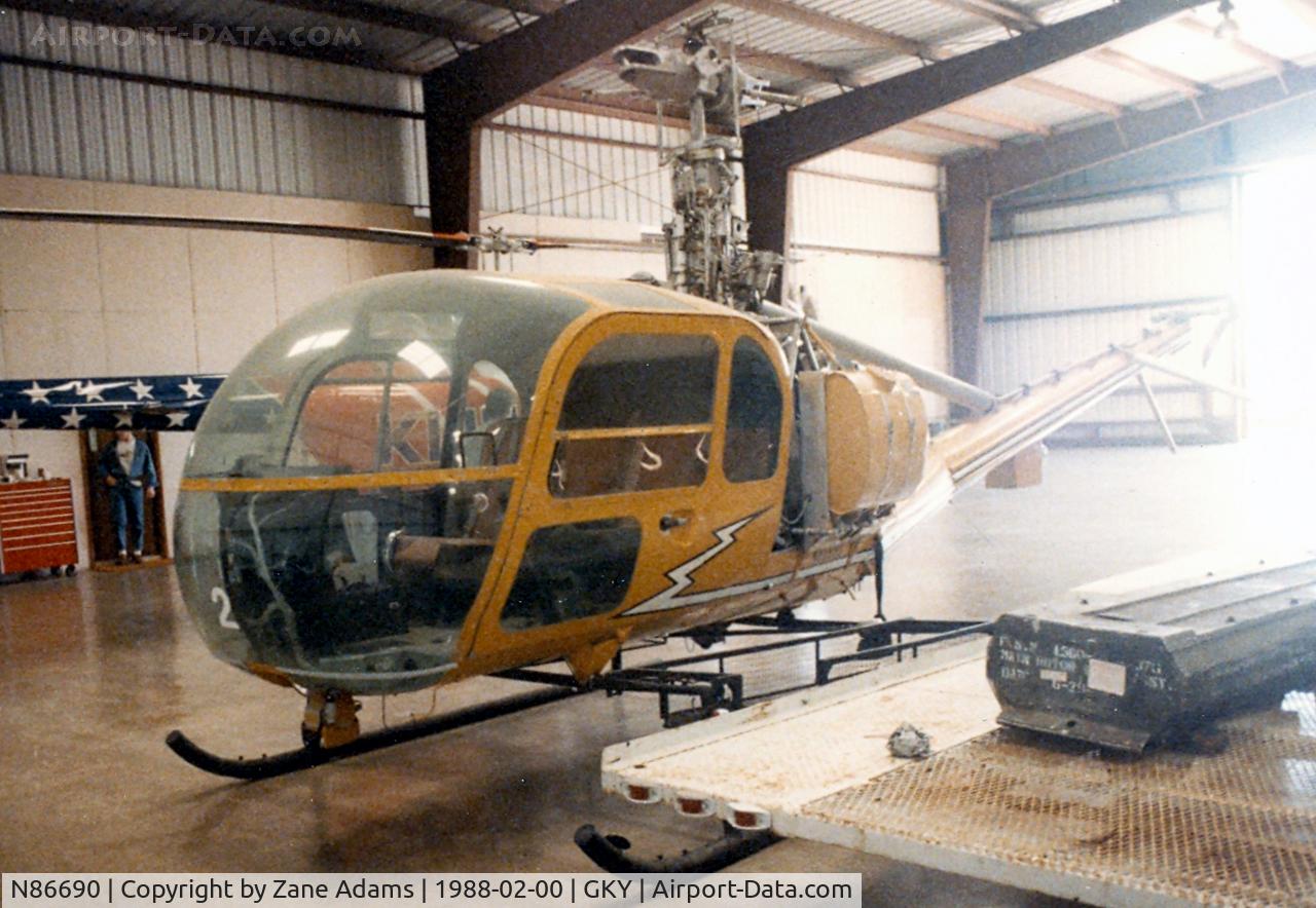 N86690, 1966 Hiller UH-12L4 C/N 2549, At Arlington Municipal - Hiller UH-21L4