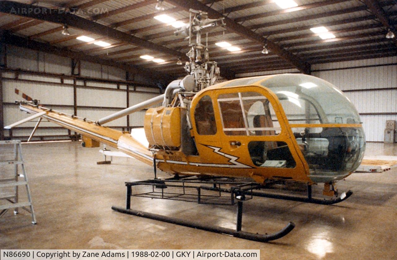 N86690, 1966 Hiller UH-12L4 C/N 2549, At Arlington Municipal - Hiller UH-21L4