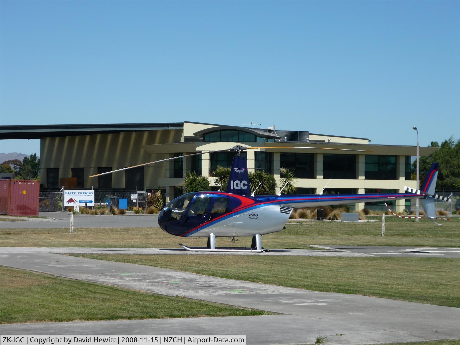 ZK-IGC, Robinson R44 II C/N 10088, sightseeing ship on helipad