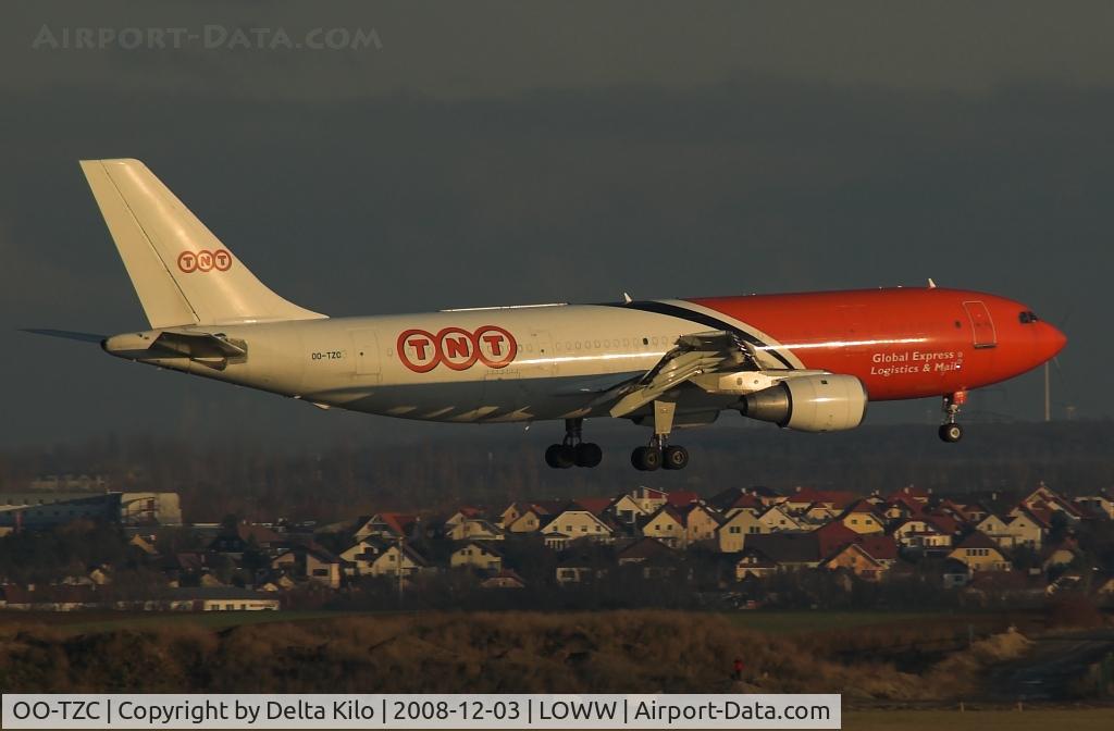 OO-TZC, 1982 Airbus A300B4-203 C/N 210, TNT