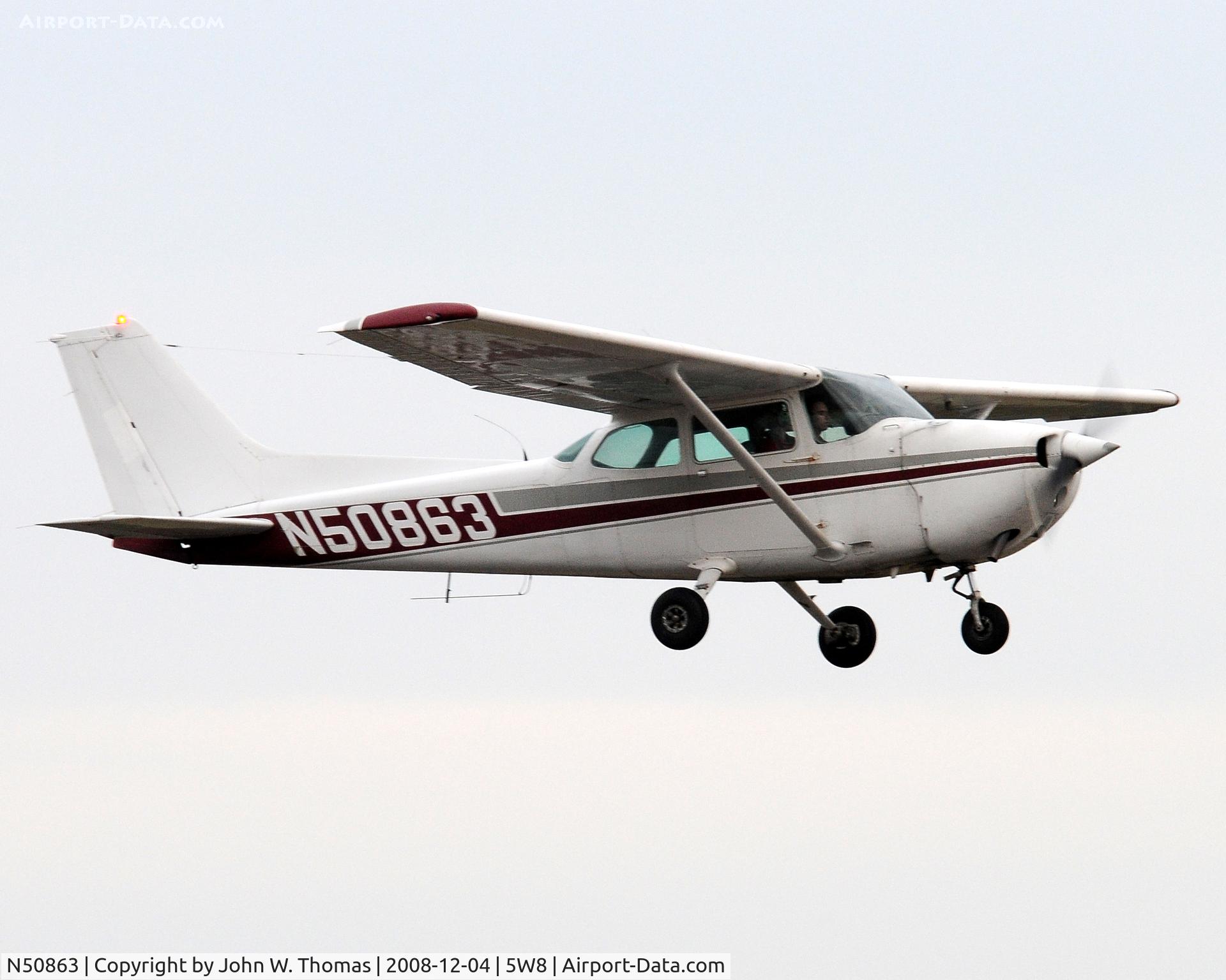 N50863, 1981 Cessna 172P C/N 17274228, Departing runway 22
