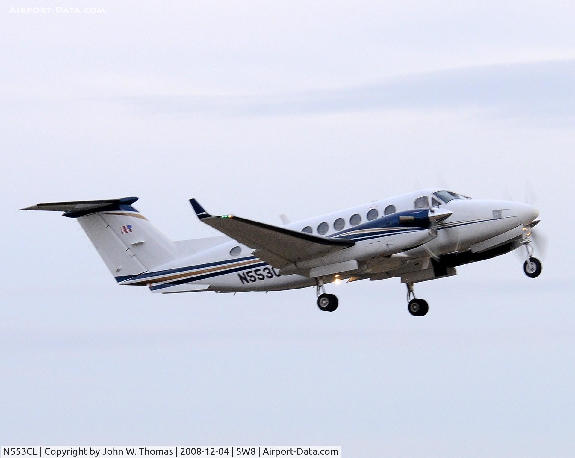 N553CL, 2006 Raytheon Aircraft Company B300 C/N FL-504, Departing runway 22