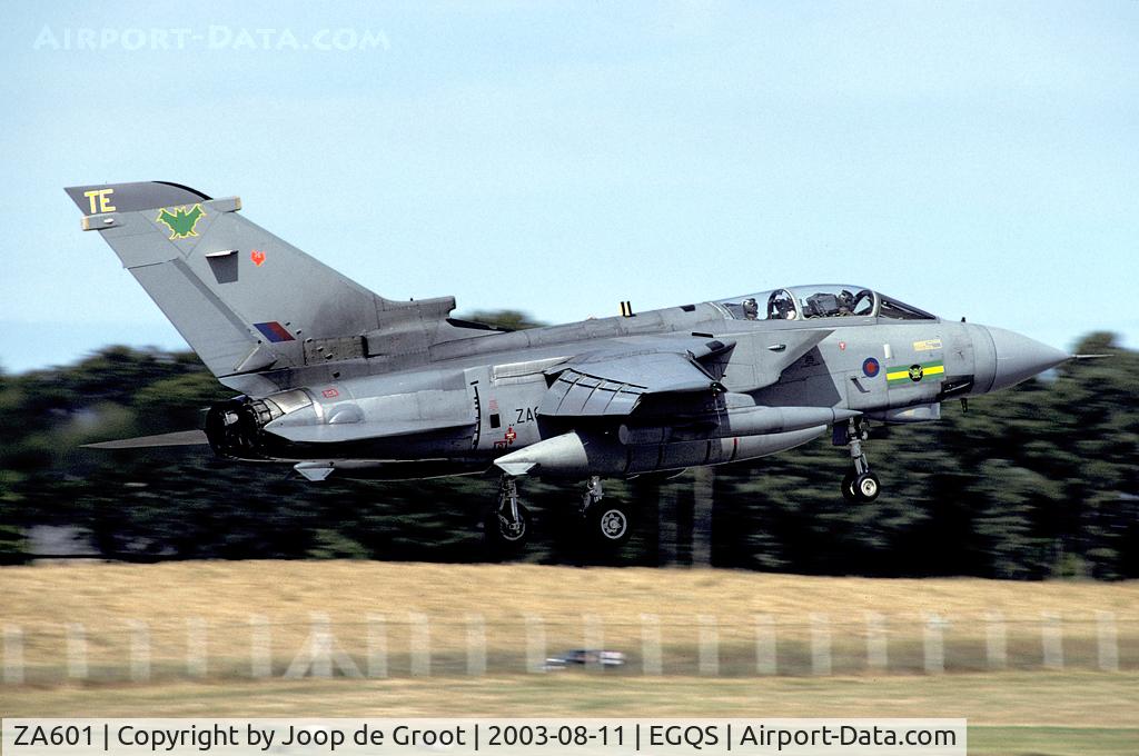 ZA601, 1982 Panavia Tornado GR.4 C/N 124/BS040/3065, landing at its home base Lossiemouth
