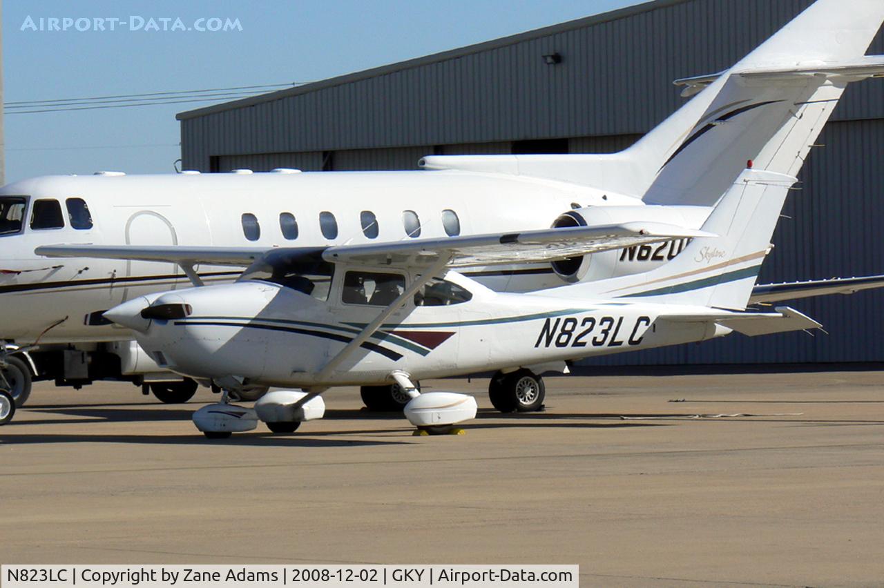 N823LC, Cessna 182S Skylane C/N 18280010, At Arlington Municipal