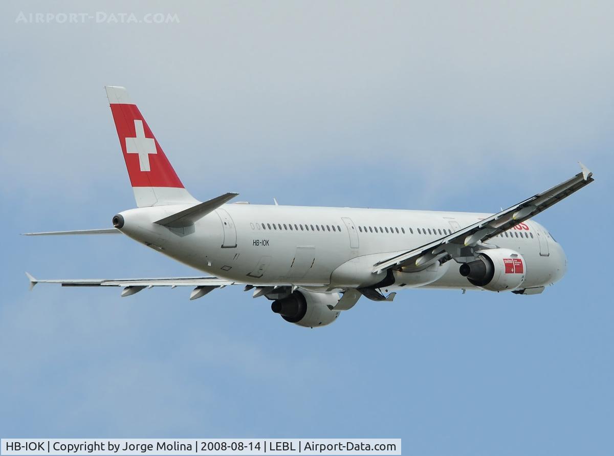 HB-IOK, 1999 Airbus A321-111 C/N 987, Taking off RWY 07R.