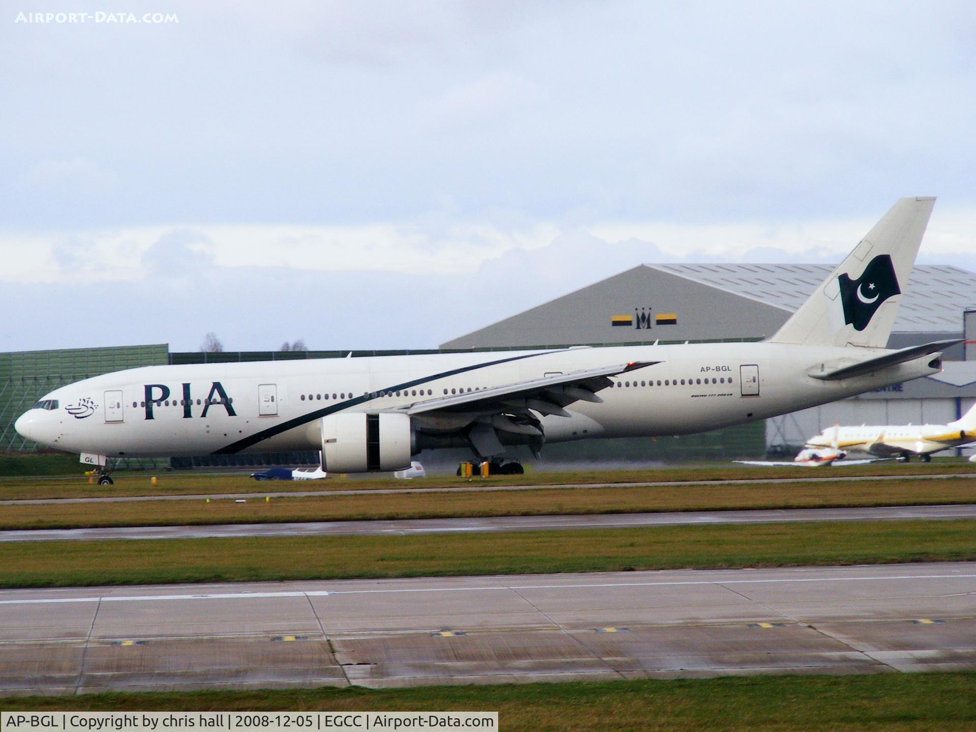 AP-BGL, 2004 Boeing 777-240/ER C/N 33777, PIA