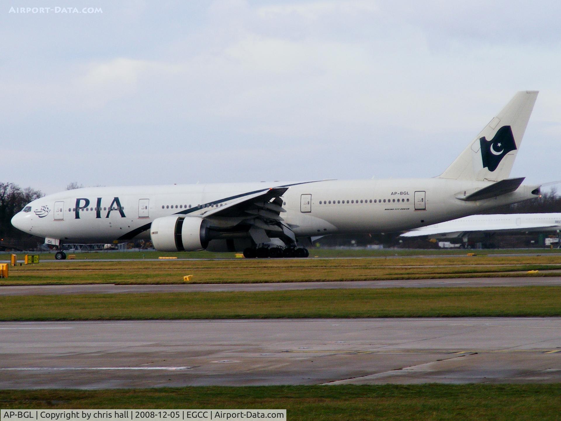 AP-BGL, 2004 Boeing 777-240/ER C/N 33777, PIA