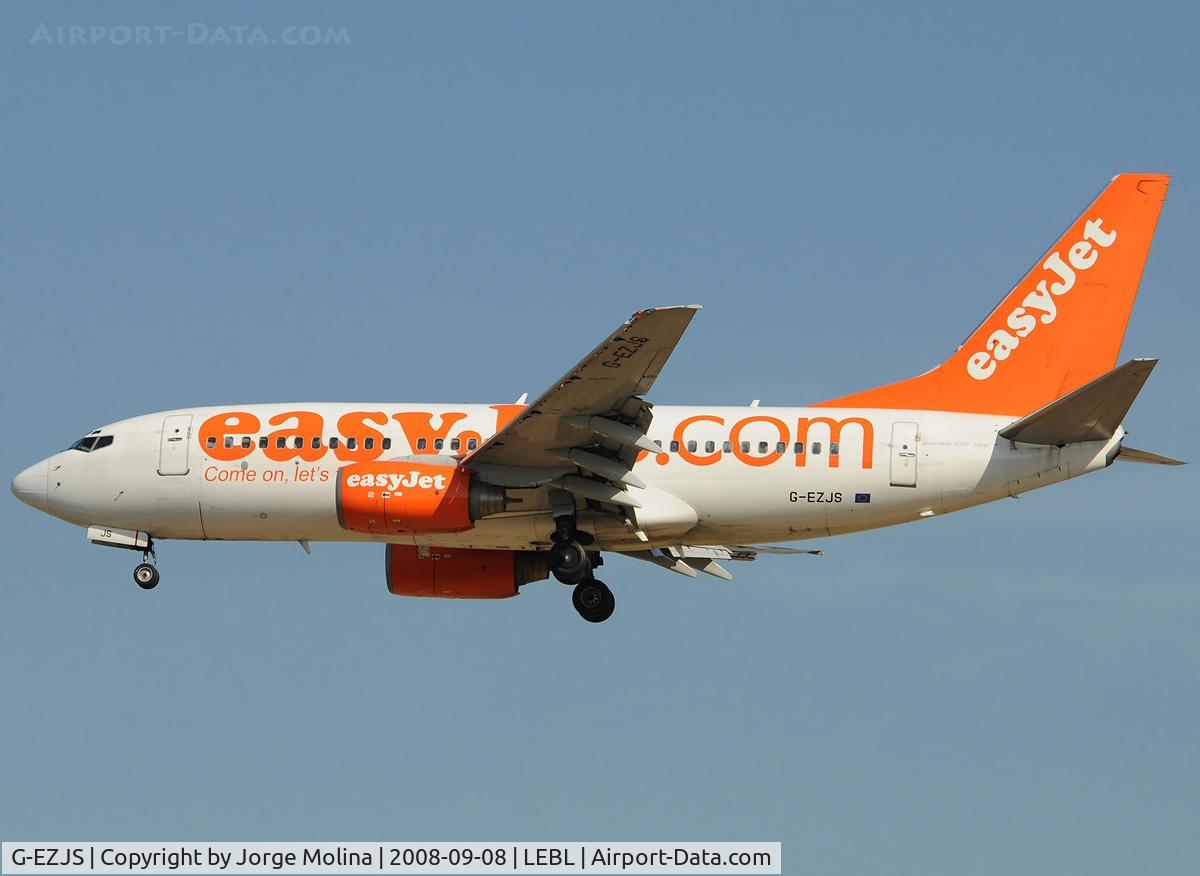 G-EZJS, 2002 Boeing 737-73V C/N 32414, On final to RWY 25R.
