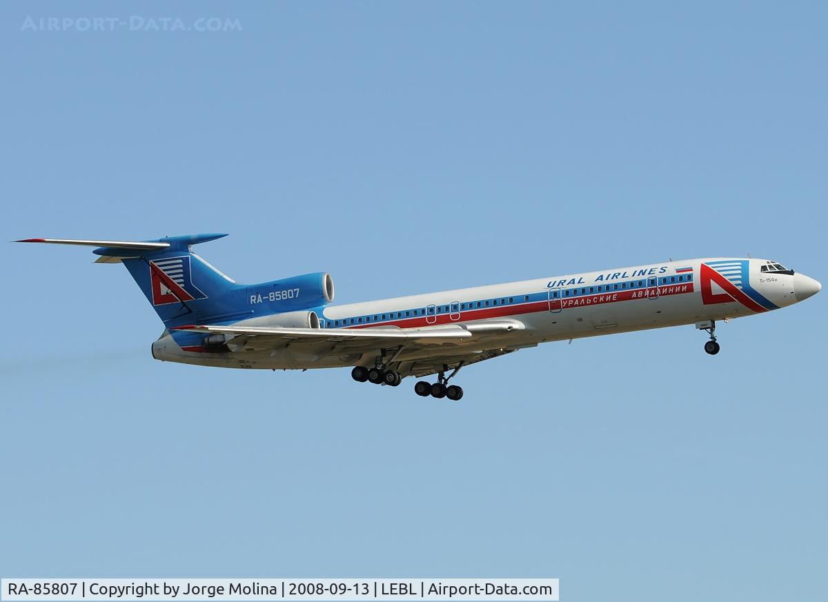 RA-85807, 1994 Tupolev Tu-154M C/N 94A988, Clear to land RWY 25R.