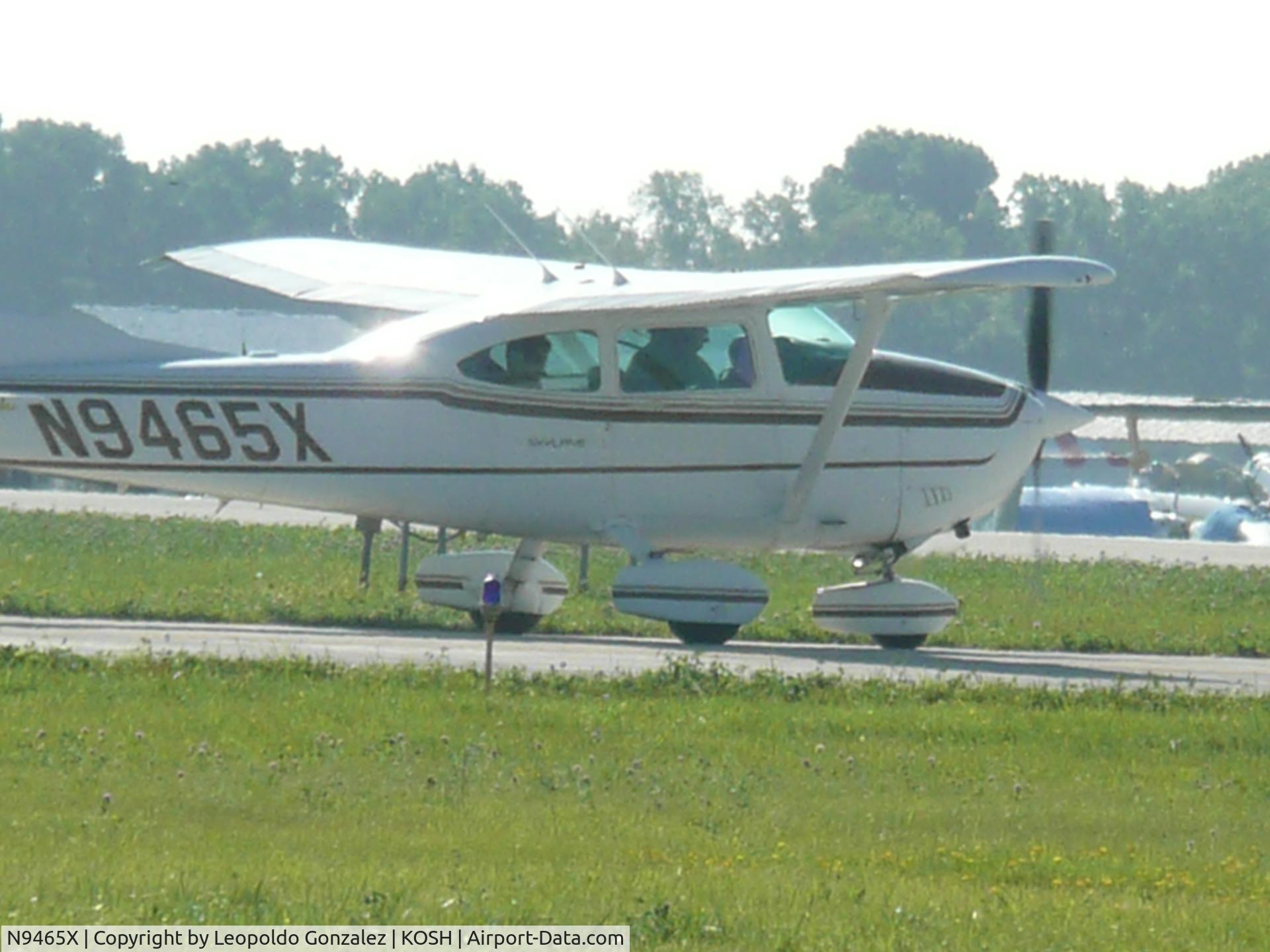 N9465X, 1985 Cessna 182R Skylane C/N 18268535, Leaving OSHKOSH