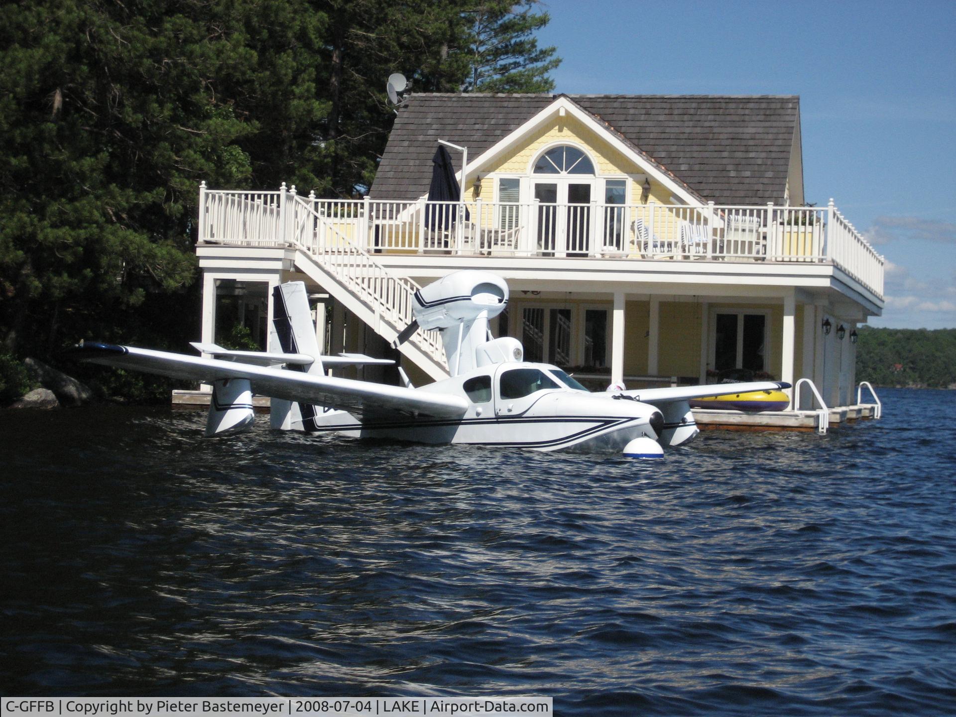 C-GFFB, 1981 Lake LA-4-200 Buccaneer C/N 1060, Floating next to a boat house at Lake Rosseau, ON