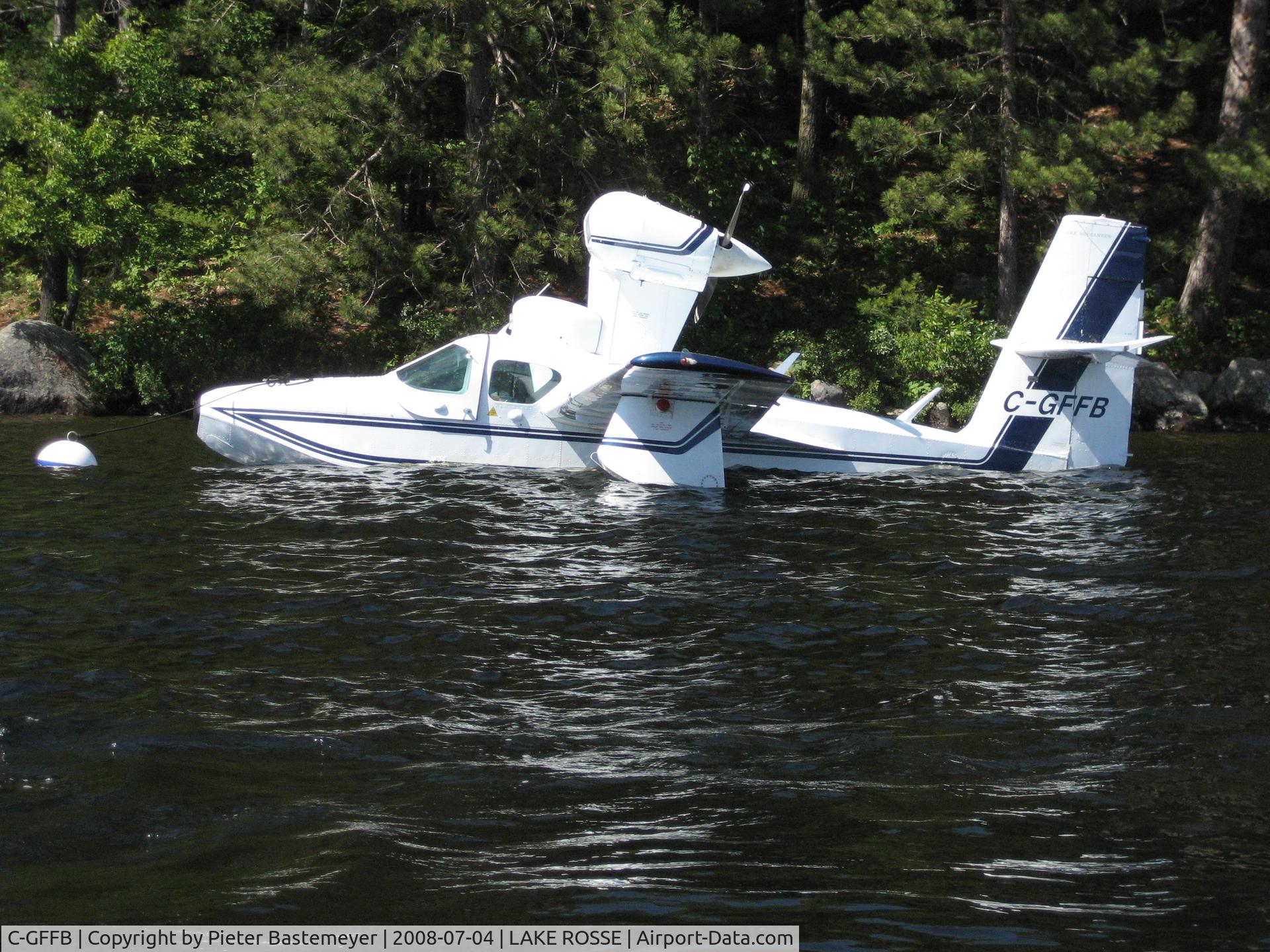 C-GFFB, 1981 Lake LA-4-200 Buccaneer C/N 1060, Floating next to a boat house at Lake Rosseau, ON