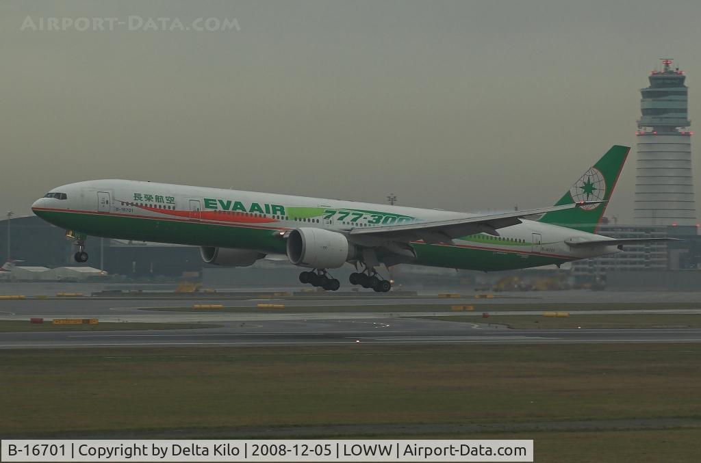 B-16701, 2005 Boeing 777-35E/ER C/N 32639, EVA AIR it rains