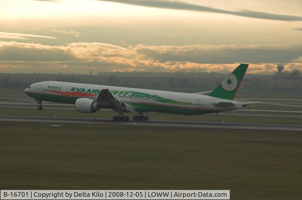 B-16701, 2005 Boeing 777-35E/ER C/N 32639, EVA AIR in the mysti light,RWY16