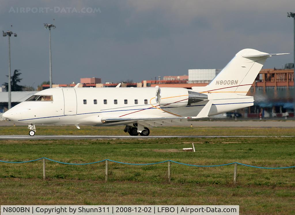 N800BN, 2004 Bombardier Challenger 604 C/N 5600, Lining up rwy 32R for departure...