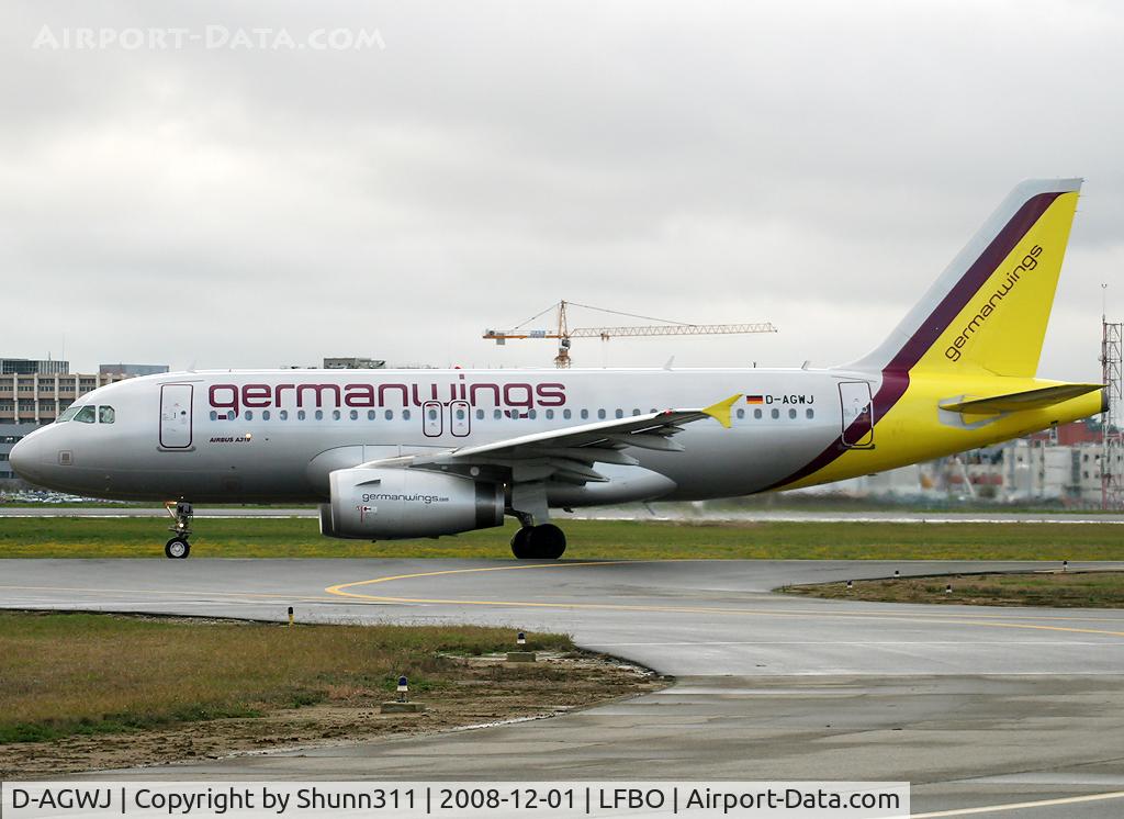 D-AGWJ, 2008 Airbus A319-132 C/N 3375, Rolling holding point rwy 32R for departure...