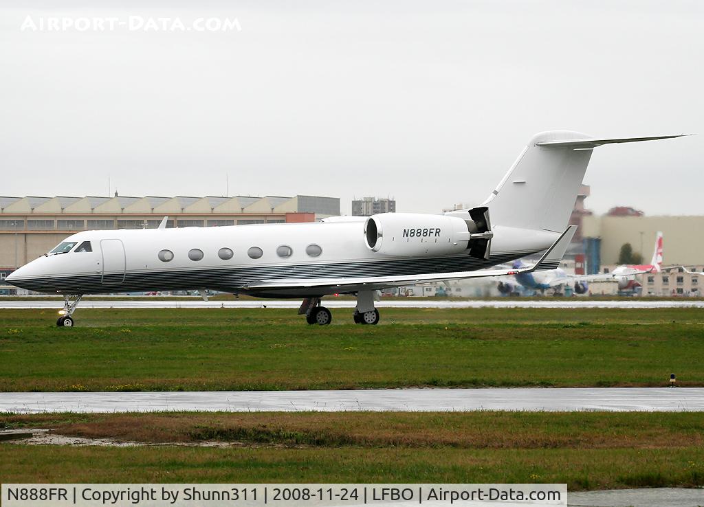 N888FR, Gulfstream Aerospace G-IV C/N 1041, Rolling to the General Aviation area...