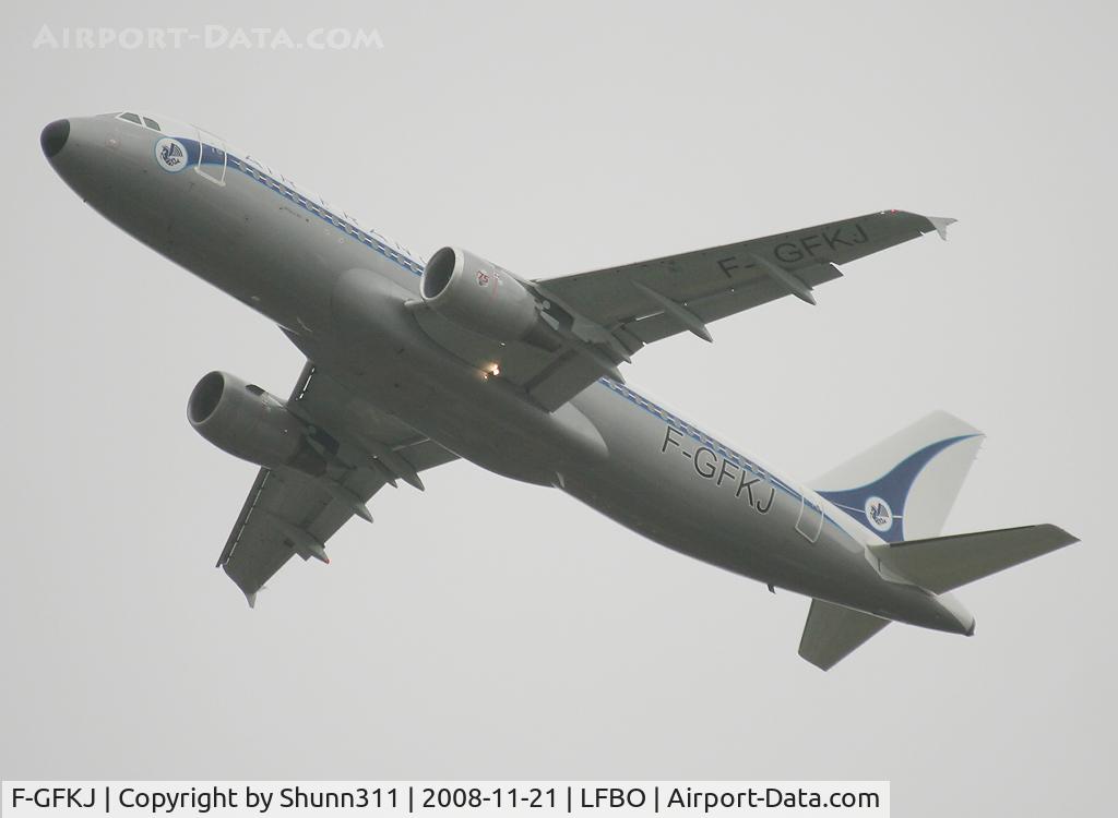 F-GFKJ, 1989 Airbus A320-211 C/N 0063, On take off during his delivery flight in full 40's retro c/s