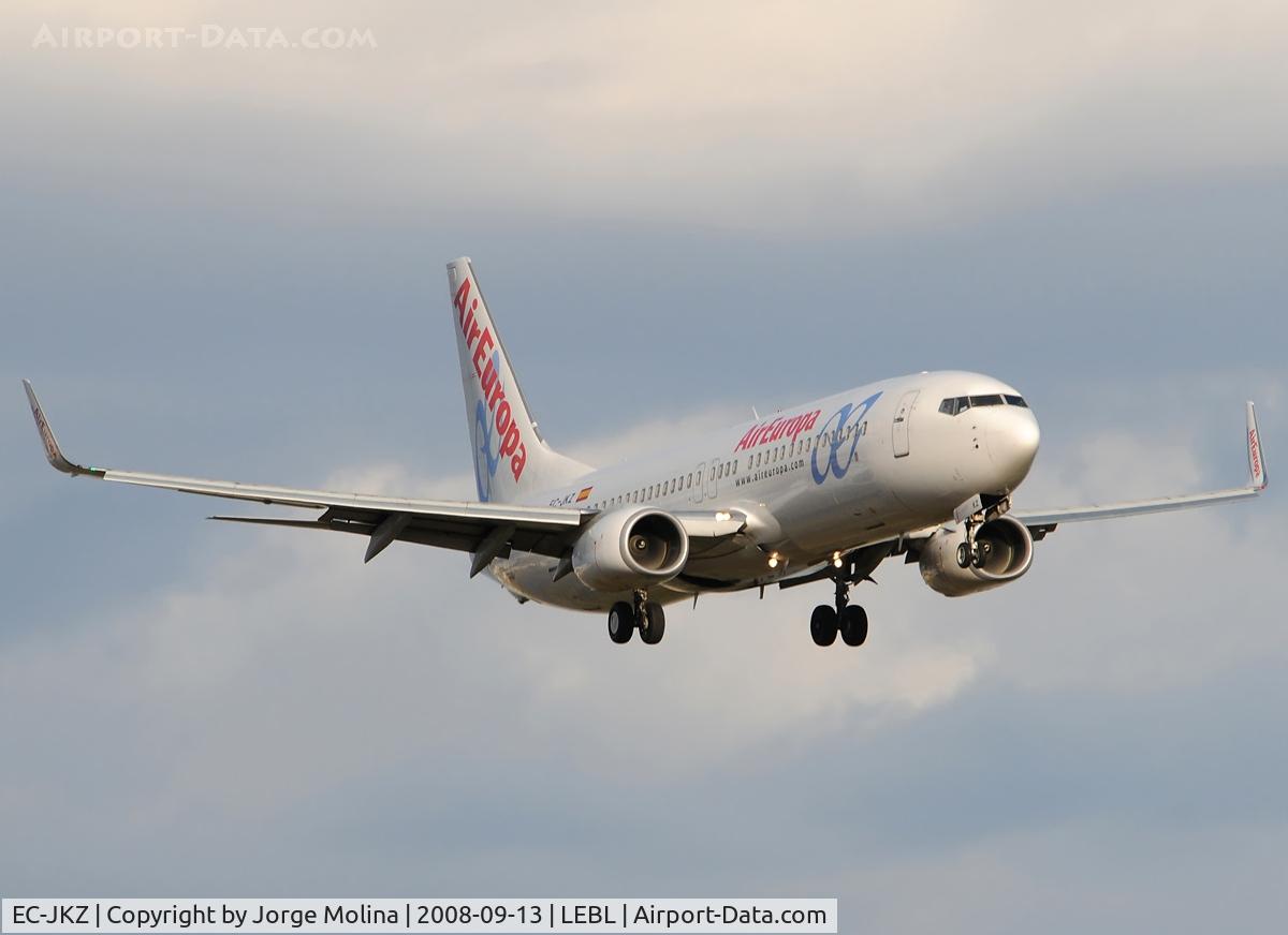 EC-JKZ, 2005 Boeing 737-86N C/N 34251, Clear to land RWY 25R.