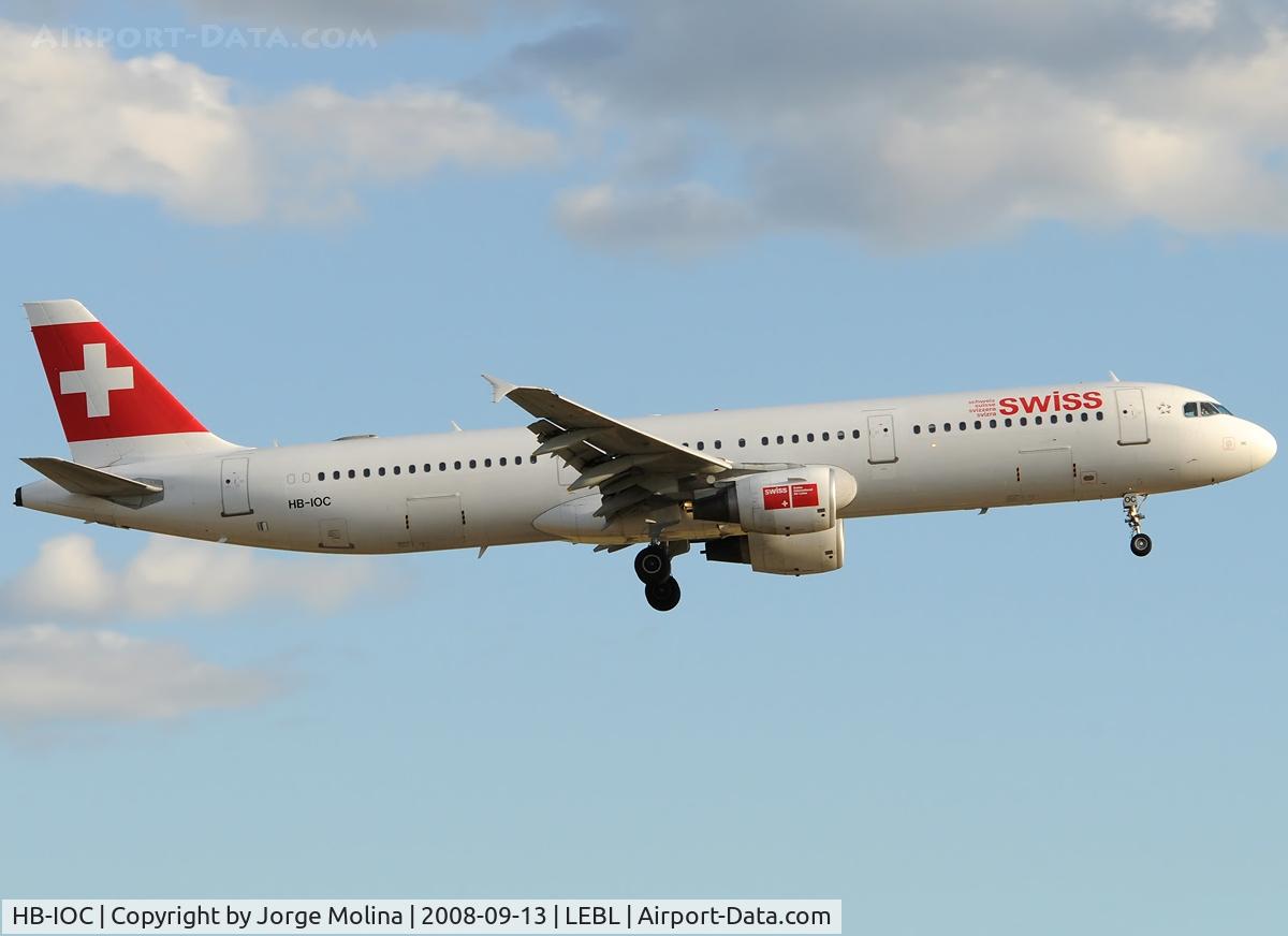 HB-IOC, 1995 Airbus A321-111 C/N 520, On final to RWY 25R.