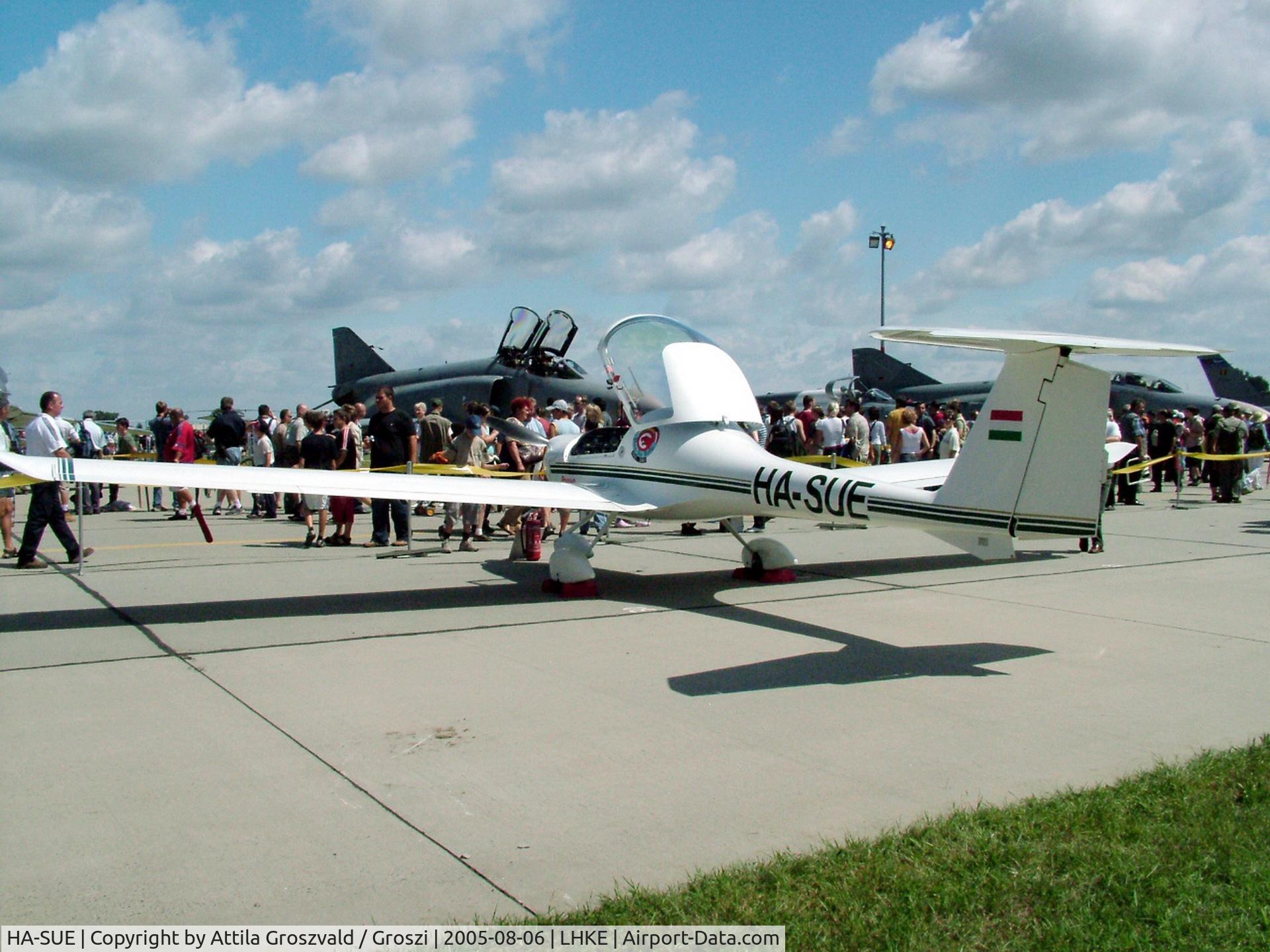 HA-SUE, 1995 Diamond DA-20A-1 Katana C/N 10021, Kecskemét, Hungarian Air-Forces Base / LHKE / Hungary - Airshow '2005