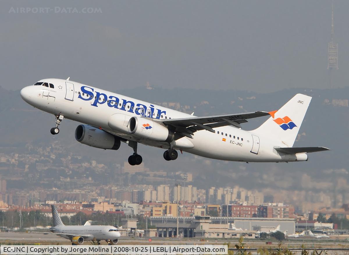 EC-JNC, 2005 Airbus A320-232 C/N 2589, Taking off RWY 25L.