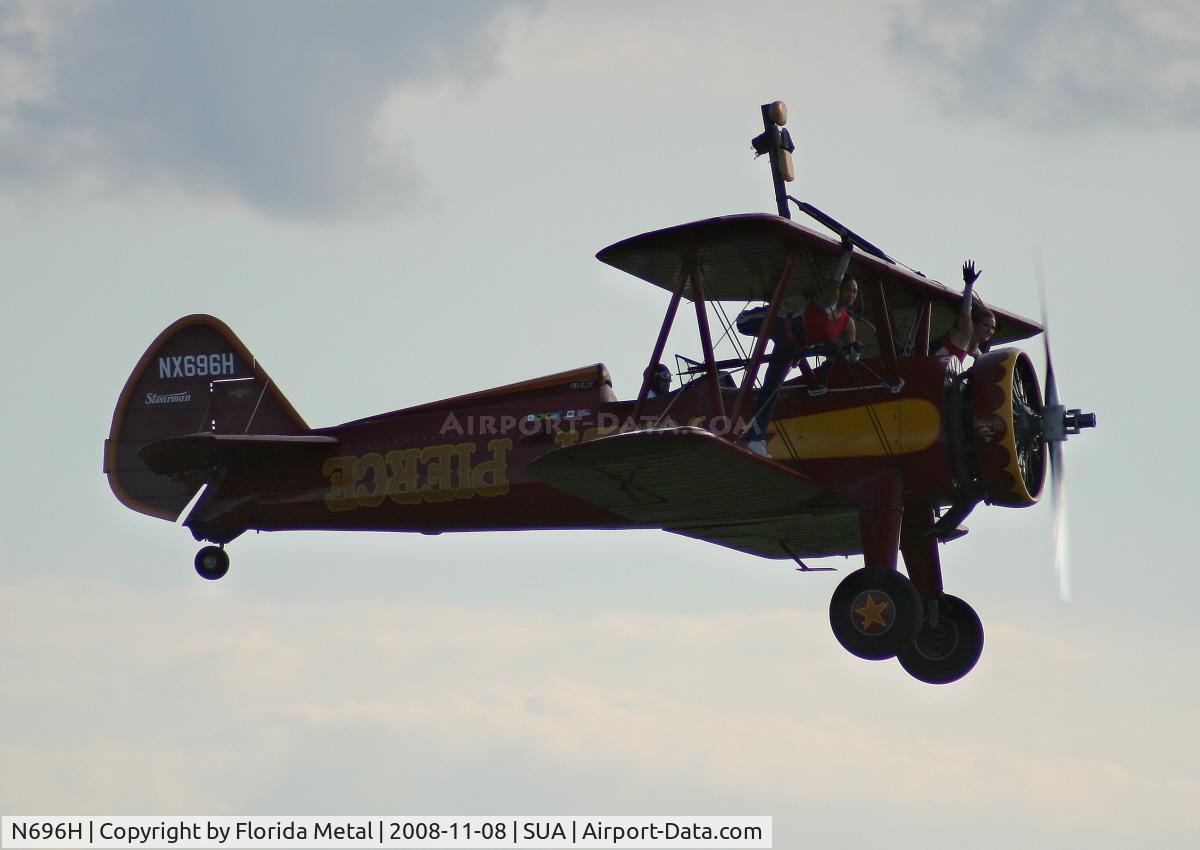 N696H, 1942 Boeing A75 C/N 75-3326, Stearman Boeing A75 with two wing walkers