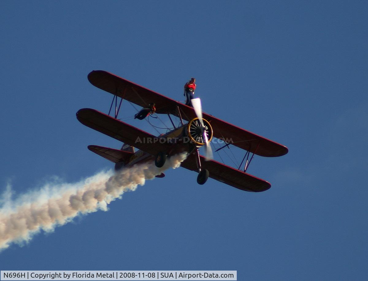 N696H, 1942 Boeing A75 C/N 75-3326, Stearman Boeing A75 with two wing walkers