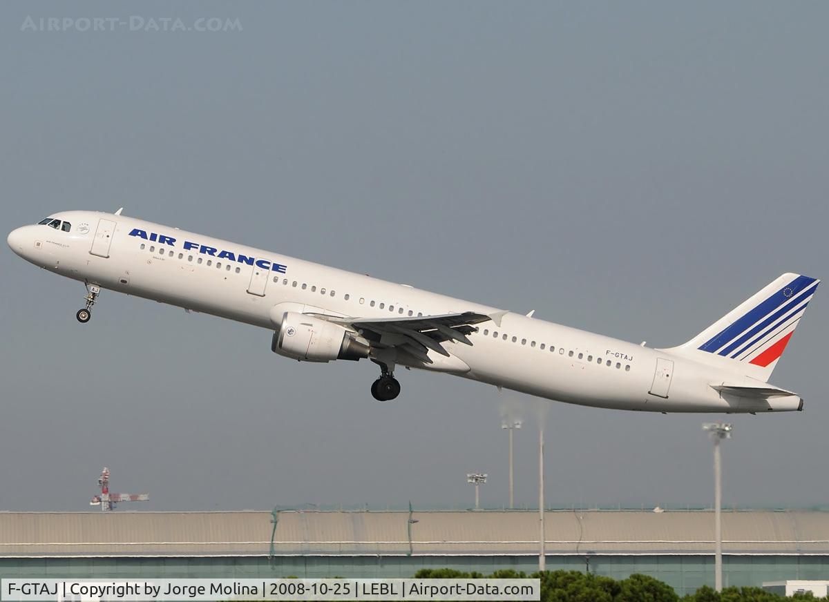 F-GTAJ, 2001 Airbus A321-211 C/N 1476, Taking off RWY 25L.
