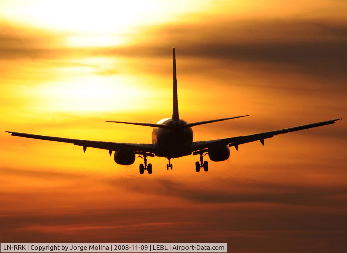 LN-RRK, 2002 Boeing 737-883 C/N 32278, Beautiful sunset for this SAS.