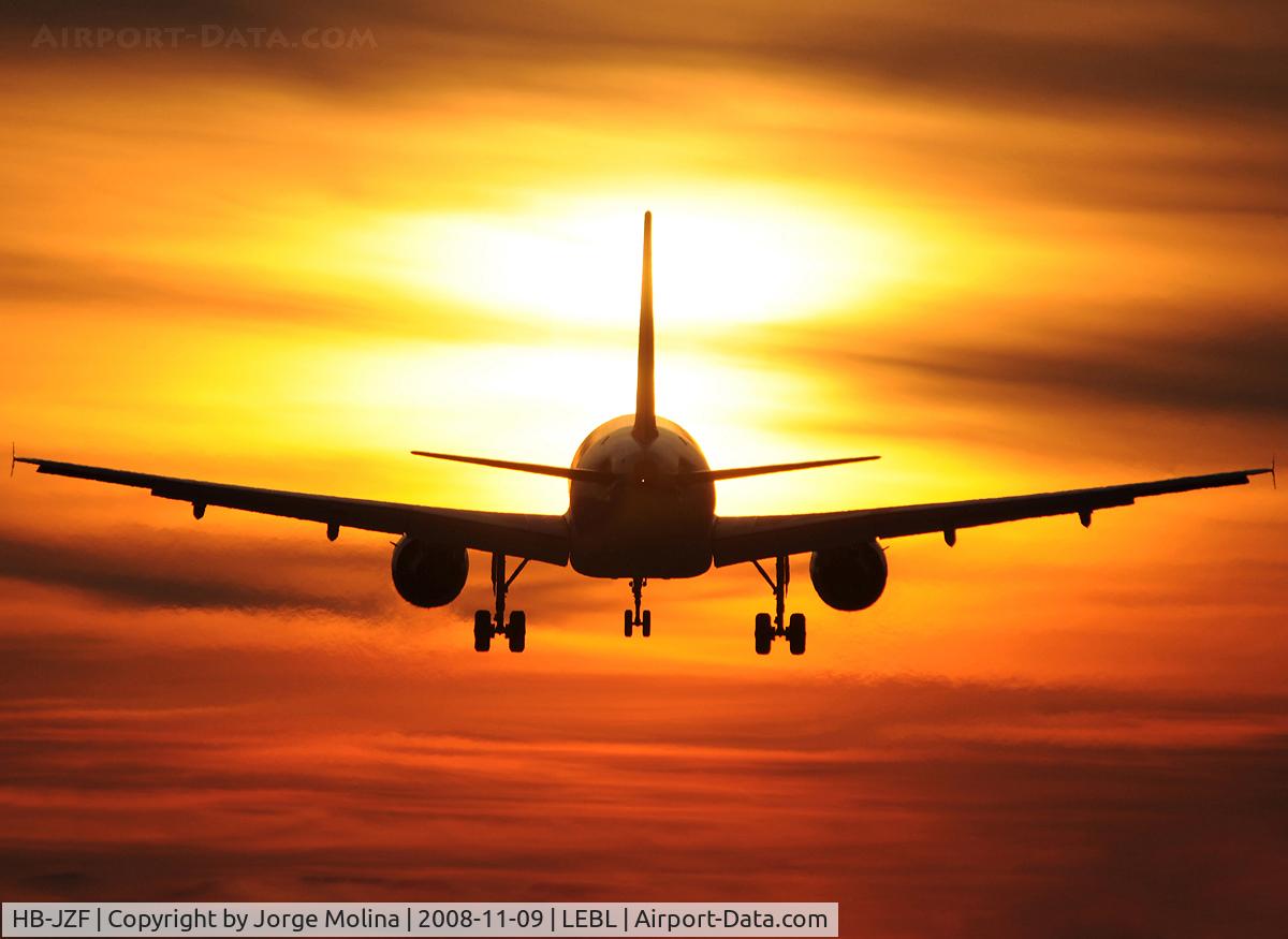 HB-JZF, 2004 Airbus A319-111 C/N 2184, Clear to land RWY 25R.