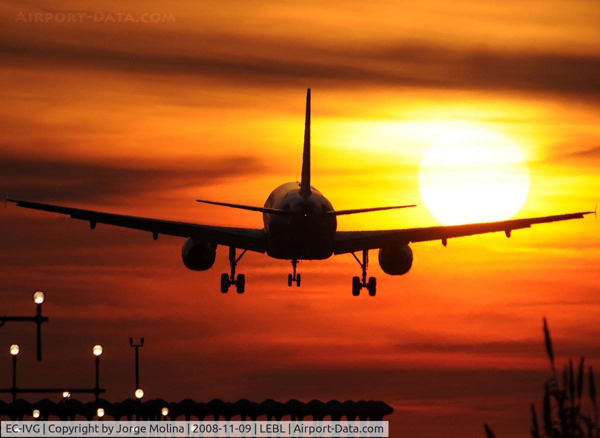 EC-IVG, 2004 Airbus A320-232 C/N 2168, Amazing sun...