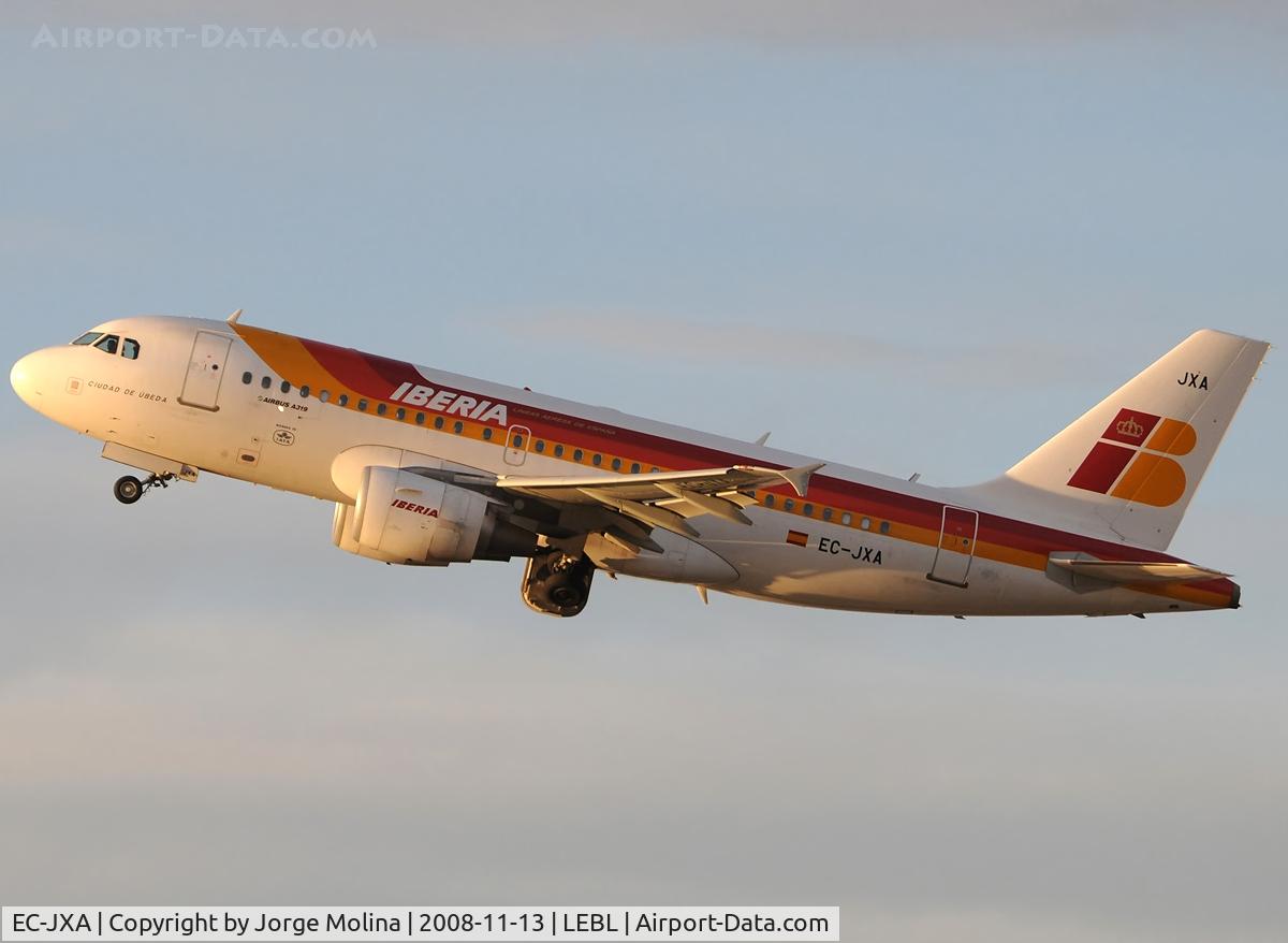 EC-JXA, 2006 Airbus A319-111 C/N 2870, Taking off RWY 25L.