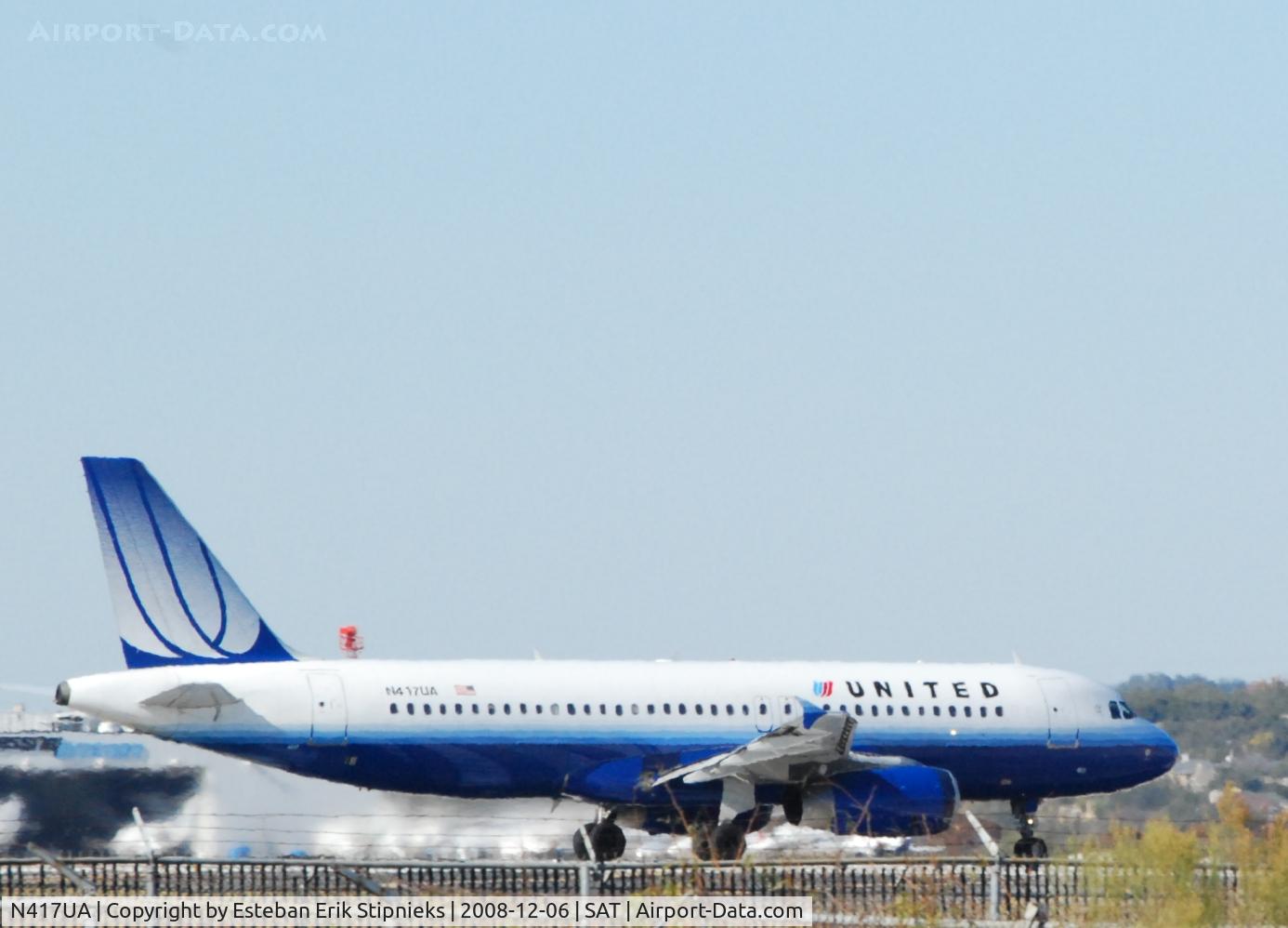 N417UA, 1994 Airbus A320-232 C/N 483, On the roll Runway 21 SAT
