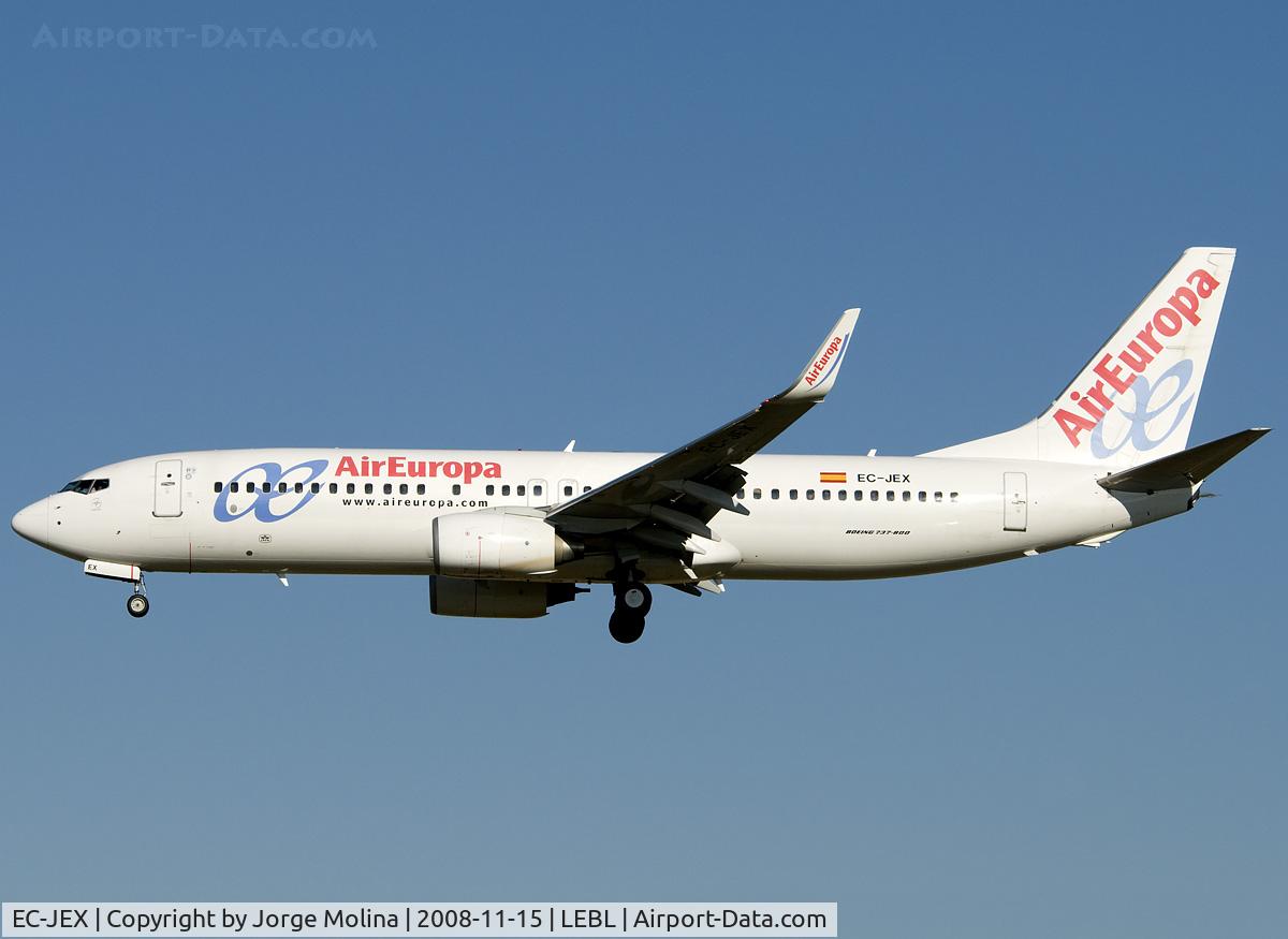 EC-JEX, 2005 Boeing 737-86N C/N 32659, Clear to land RWY 25R.