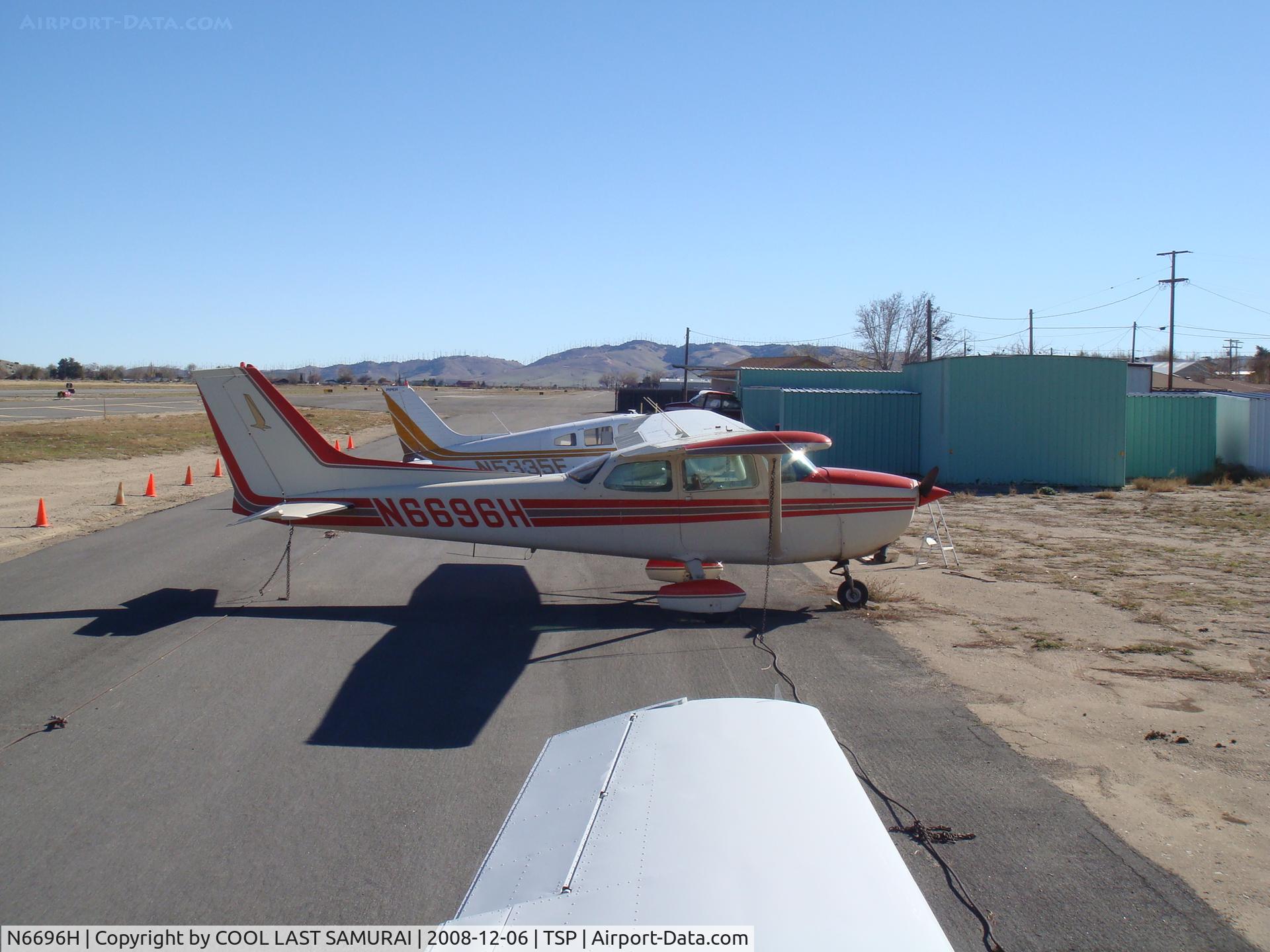 N6696H, 1975 Cessna 172M C/N 17265542, 96H at Tehachapi Airport Benbow Aviation's Parking