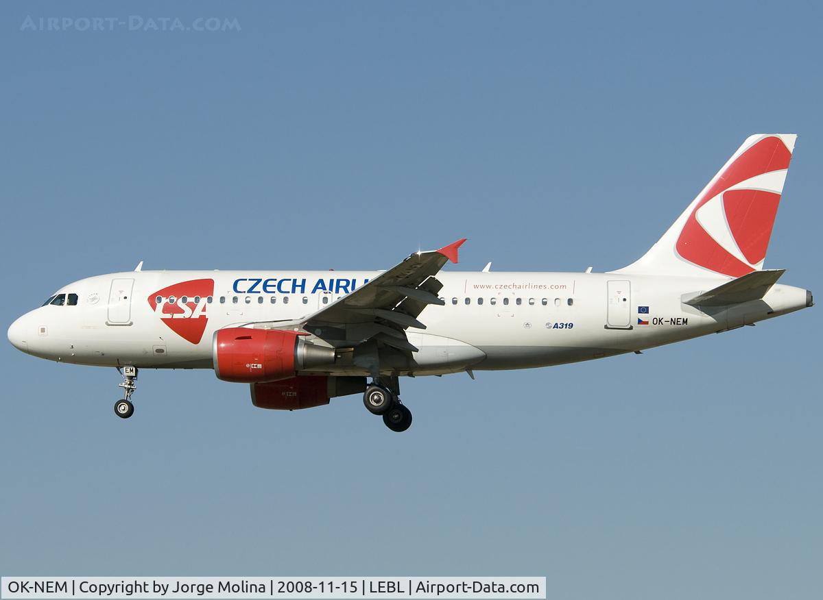 OK-NEM, 2008 Airbus A319-112 C/N 3406, On final to RWY 25R.