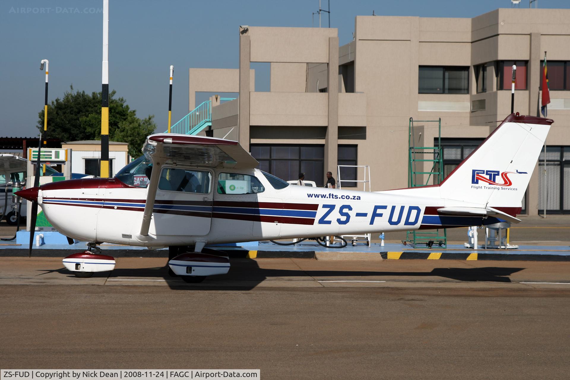 ZS-FUD, Cessna 172K Skyhawk Skyhawk C/N 17258254, FAGC
