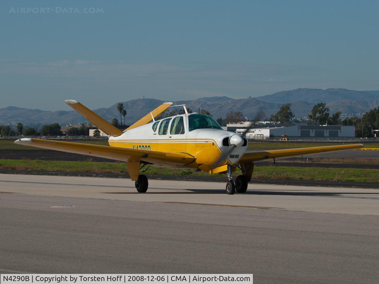 N4290B, 1955 Beech F35 Bonanza C/N D-4253, N4290B taxiing